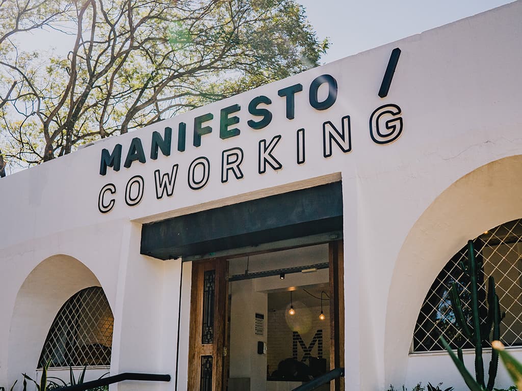 Fachada do Manifesto Coworking, na Asa Norte, em Brasília